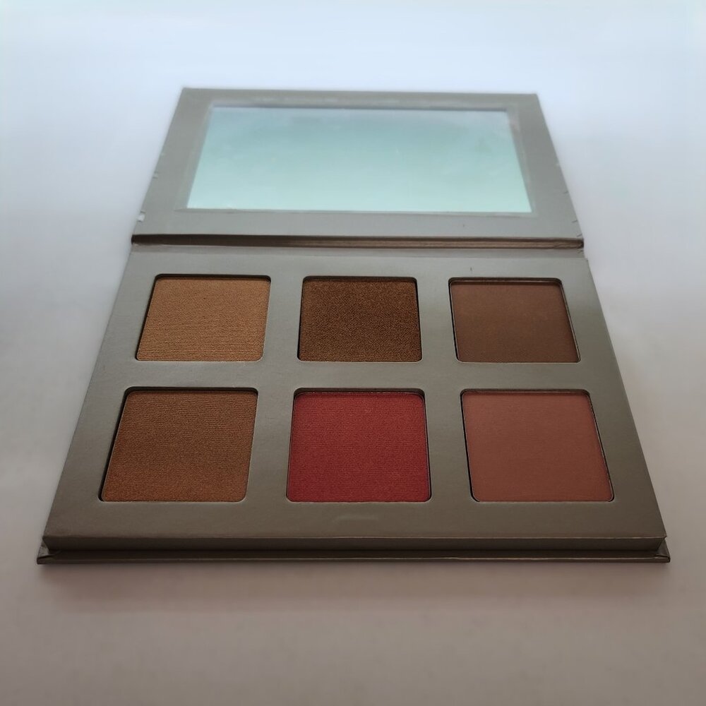 CCO Sale/Shipping! Iconic London Blaze Chaser Face Palette